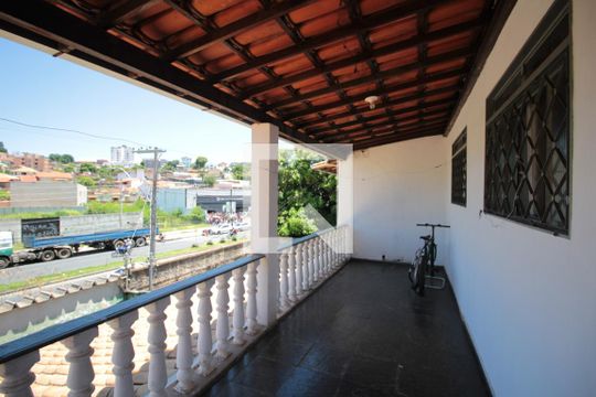 Varanda de casa à venda com 4 quartos, 280m² em Santa Monica, Belo Horizonte
