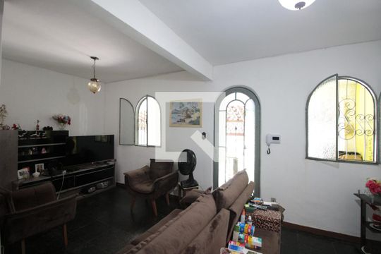 Casa à venda com 4 quartos, 280m² em Santa Monica, Belo Horizonte
