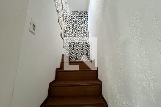 Escada de casa à venda com 3 quartos, 220m² em Vila Parque Jabaquara, São Paulo