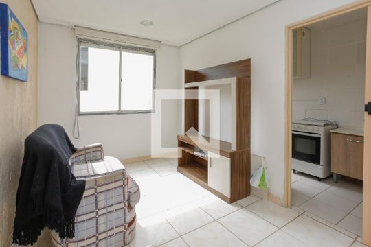 Sala de apartamento para alugar com 1 quarto, 40m² em Jardim Itu, Porto Alegre