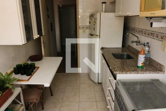 Cozinha de apartamento para alugar com 2 quartos, 68m² em Cristal, Porto Alegre