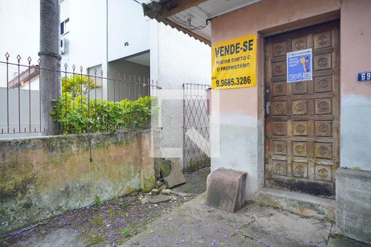 Fachada de casa à venda com 4 quartos, 290m² em Jardim São Pedro, Porto Alegre