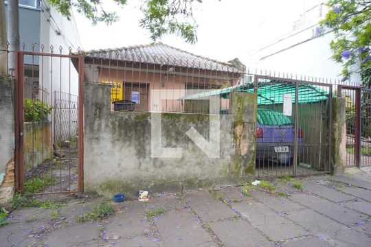 Fachada  de casa à venda com 4 quartos, 290m² em Jardim São Pedro, Porto Alegre