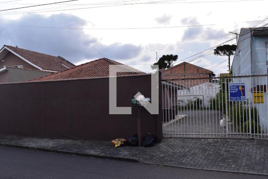 Fachada de casa à venda com 3 quartos, 525m² em Bairro Alto, Curitiba