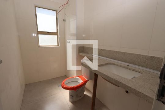 Banheiro de apartamento à venda com 2 quartos, 63m² em Vila Ivone, São Paulo
