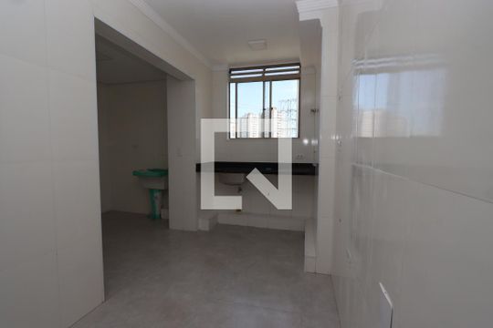 Cozinha de apartamento à venda com 2 quartos, 63m² em Vila Ivone, São Paulo