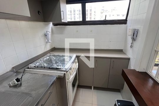 Cozinha de kitnet/studio para alugar com 1 quarto, 60m² em Cerqueira César, São Paulo