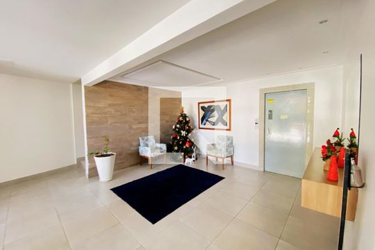 Hall de entrada de apartamento para alugar com 3 quartos, 140m² em Acupe de Brotas, Salvador