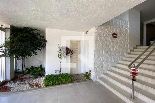 Hall de entrada de apartamento para alugar com 3 quartos, 140m² em Acupe de Brotas, Salvador