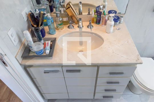 Banheiro da Suíte de apartamento para alugar com 3 quartos, 110m² em Jardins, São Paulo