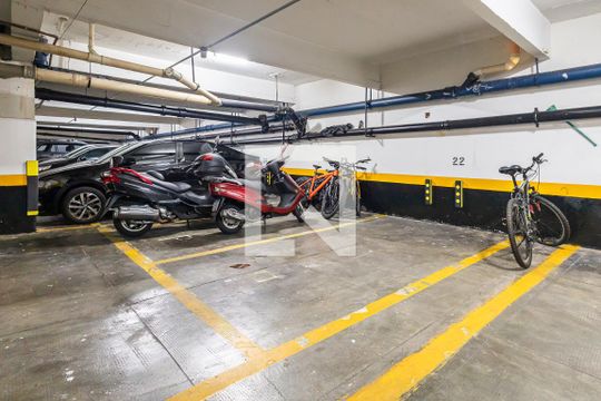 Garagem de apartamento para alugar com 3 quartos, 110m² em Jardins, São Paulo