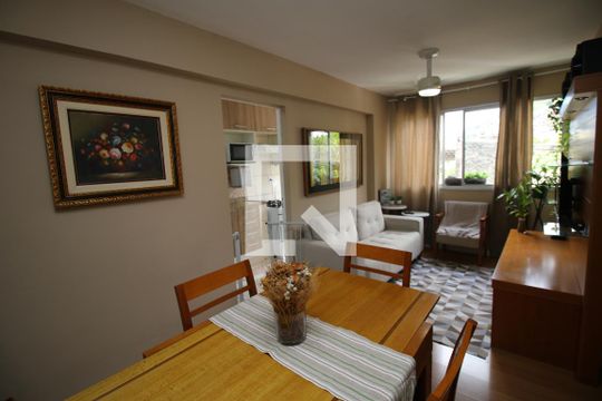 Sala de apartamento à venda com 2 quartos, 53m² em Olaria, Rio de Janeiro