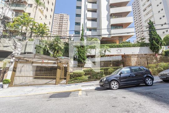 F de apartamento à venda com 3 quartos, 246m² em Aclimação, São Paulo