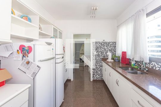 Cozinha de apartamento à venda com 3 quartos, 246m² em Aclimação, São Paulo