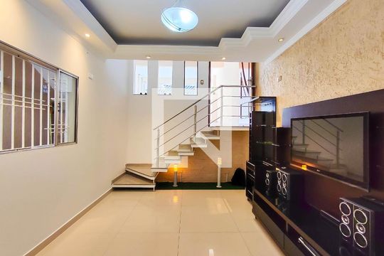 Sala de casa para alugar com 3 quartos, 135m² em Parque Novo Oratório, Santo André