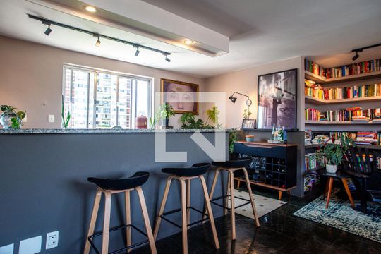 Cozinha de apartamento para alugar com 1 quarto, 98m² em Consolação, São Paulo