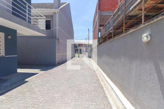 Área externa de casa para alugar com 3 quartos, 380m² em Santa Felicidade, Curitiba