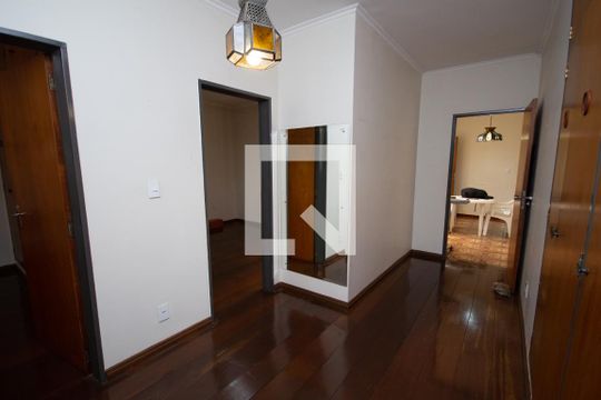 Hall dos quartos de casa para alugar com 3 quartos, 704m² em Alto da Boa Vista, Ribeirão Preto