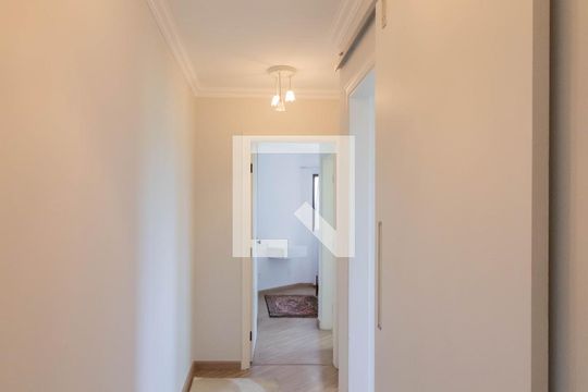 Corredor de apartamento para alugar com 3 quartos, 80m² em Chácara São Luís, Guarulhos