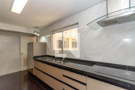 Cozinha de apartamento à venda com 3 quartos, 150m² em Vila Augusta, Guarulhos
