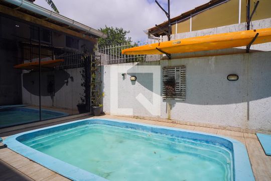 Piscina de casa para alugar com 3 quartos, 131m² em Ingleses do Rio Vermelho, Florianópolis