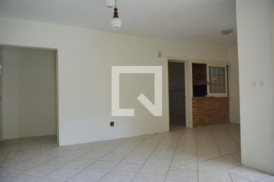 Sala de casa à venda com 2 quartos, 140m² em Vila Nova, Novo Hamburgo