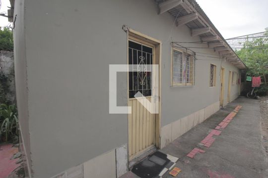 Área externa de casa à venda com 1 quarto, 100m² em Rio Branco, Canoas