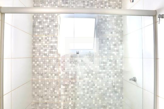 Banheiro de kitnet/studio para alugar com 1 quarto, 22m² em Vila Regente Feijó, São Paulo