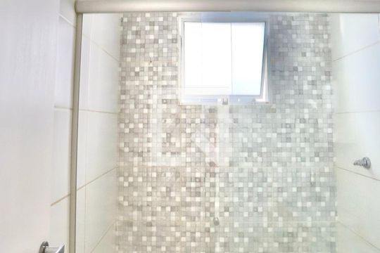 Banheiro de kitnet/studio para alugar com 1 quarto, 22m² em Vila Regente Feijó, São Paulo