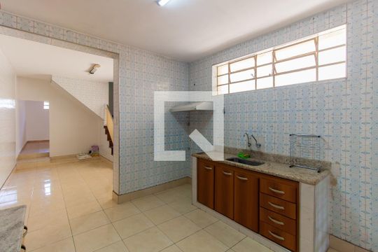Cozinha de casa à venda com 4 quartos, 150m² em Vila Paulo Silas, São Paulo