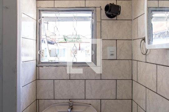 Banheiro de kitnet/studio para alugar com 1 quarto, 50m² em Urca, Belo Horizonte