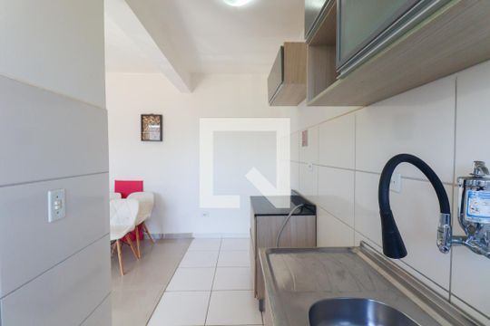 Cozinha e Área de Serviço de apartamento para alugar com 2 quartos, 40m² em Santo Antônio, São José dos Pinhais