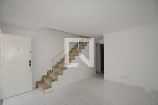 Sala de apartamento à venda com 2 quartos, 65m² em Parada de Lucas, Rio de Janeiro