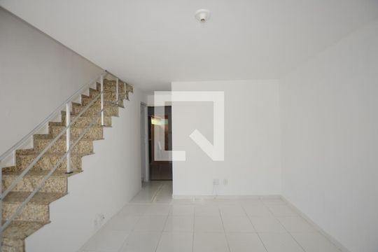 Sala de apartamento à venda com 2 quartos, 65m² em Parada de Lucas, Rio de Janeiro