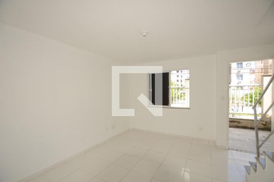 Sala de apartamento à venda com 2 quartos, 65m² em Parada de Lucas, Rio de Janeiro
