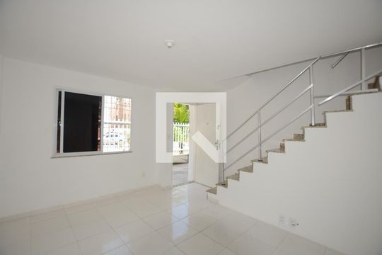 Apartamento à venda com 2 quartos, 65m² em Parada de Lucas, Rio de Janeiro