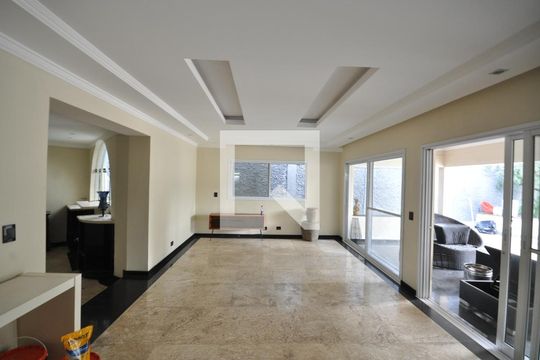 Sala de Estar de casa para alugar com 3 quartos, 800m² em Vila Albertina, São Paulo