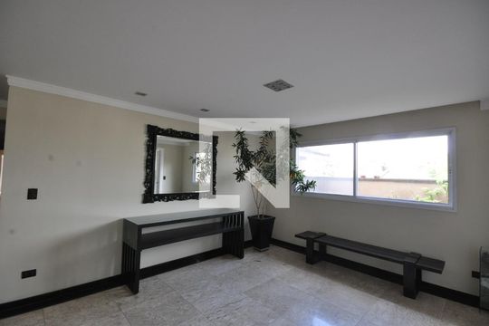 Sala de casa para alugar com 3 quartos, 800m² em Vila Albertina, São Paulo