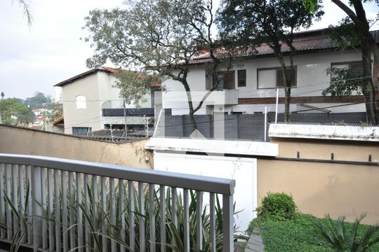 Vista da Sala de casa para alugar com 3 quartos, 800m² em Vila Albertina, São Paulo