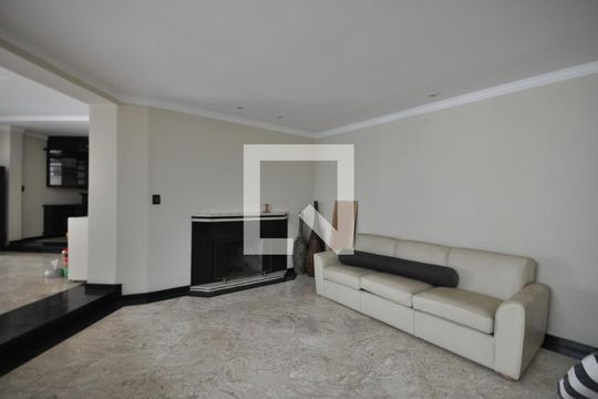 Sala de TV de casa para alugar com 3 quartos, 800m² em Vila Albertina, São Paulo