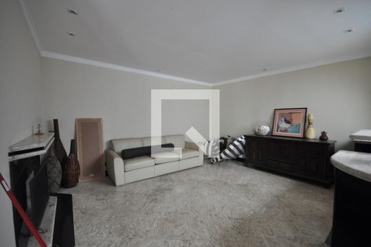 Sala de TV de casa para alugar com 3 quartos, 800m² em Vila Albertina, São Paulo