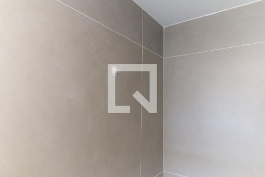 Banheiro de apartamento para alugar com 2 quartos, 57m² em Jardim São Pedro, Mogi das Cruzes