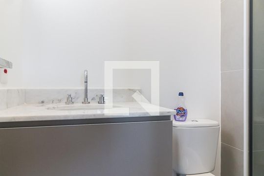 Banheiro de apartamento para alugar com 2 quartos, 57m² em Jardim São Pedro, Mogi das Cruzes