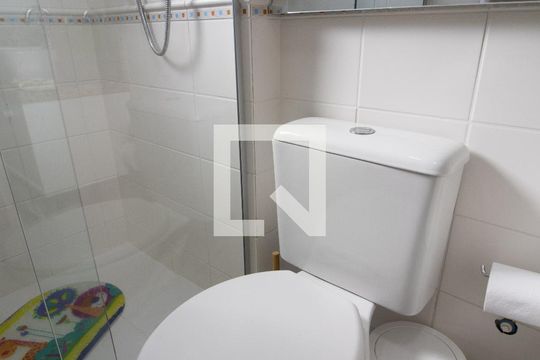 Banheiro de apartamento à venda com 2 quartos, 75m² em Chácara das Pedras, Porto Alegre