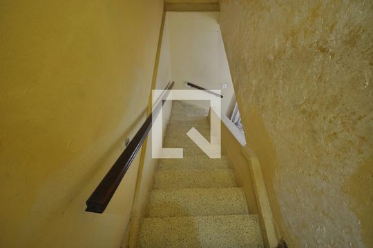Escada de casa à venda com 3 quartos, 200m² em Vila Medeiros, São Paulo