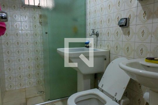 Banheiro de apartamento para alugar com 2 quartos, 72m² em Jardim Angela (zona Leste), São Paulo