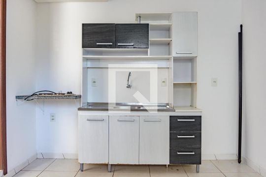 Sala + Cozinha + Lavanderia de kitnet/studio para alugar com 1 quarto, 25m² em Carvoeira, Florianópolis