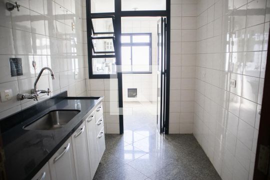 Cozinha de apartamento para alugar com 3 quartos, 144m² em Vila Mazzei, São Paulo