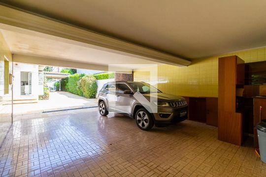 Garagem de casa à venda com 3 quartos, 370m² em Campo Belo, São Paulo