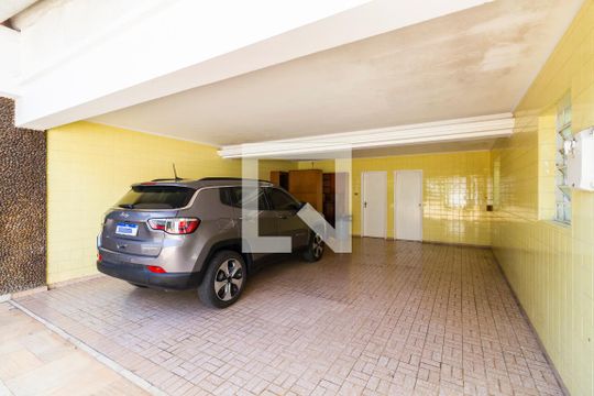 Garagem de casa à venda com 3 quartos, 370m² em Campo Belo, São Paulo
